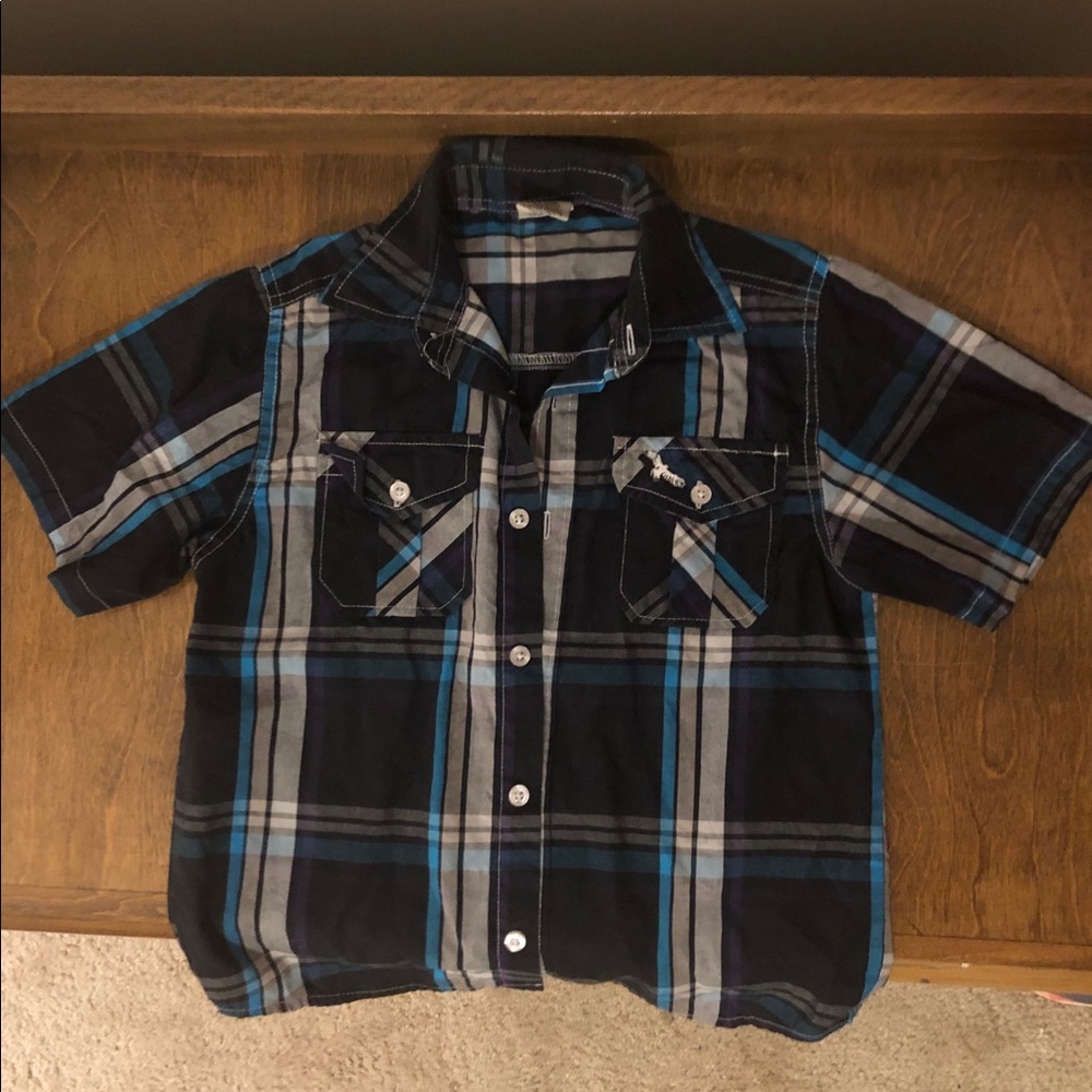 Boys’ plaid short-sleeved, button-down shirt.
